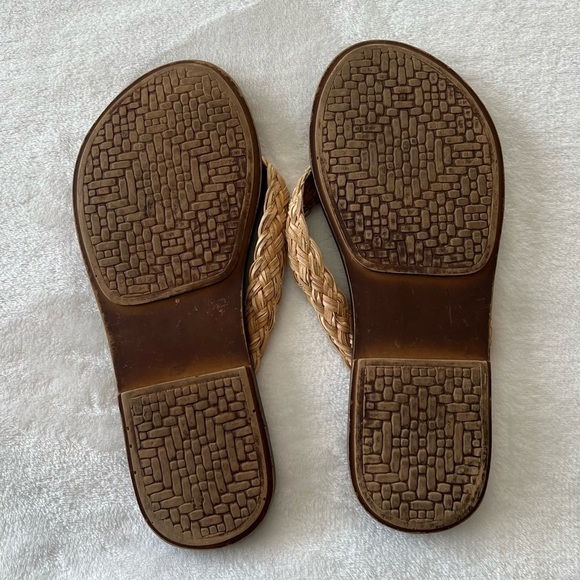 Sbicca Leather Flip Flop Thong Sandals - Picture 2 of 4
